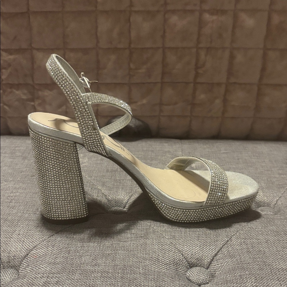 Silver Glitter Block Heels Size 7.5 Strappy Dress Shoes Wedding Party Formal